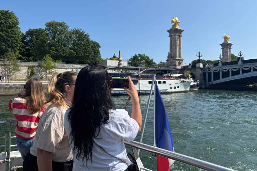 Paris: Hop-On/Hop-Off-Bootsfahrt Pass mit 9 Haltestellen. Foto: GetYourGuide