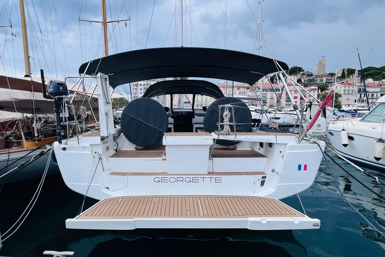 Private cruise around the Lérins Islands – Professional skipper on board