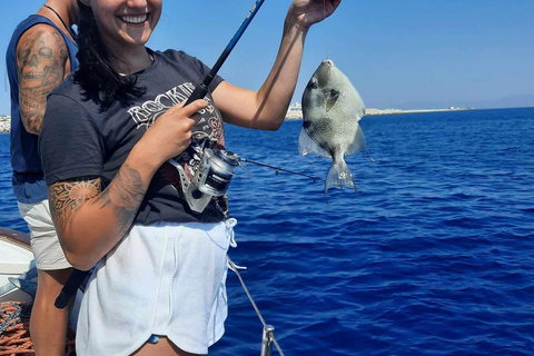 Rodas: Excursión de pesca con barbacoa y baño