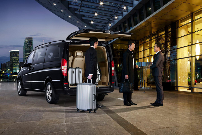 Airport Rovaniemi Transfer by Private Van From Rovaniemi city to Airport