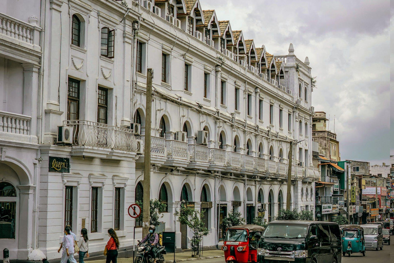 Kandy: Vespa City Tour with Gelato and Optional Photoshoot