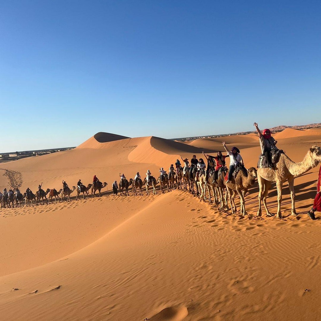 Depuis Marrakech : Circuit de 3 jours vers Fès via le désert de Merzouga - dromadaire