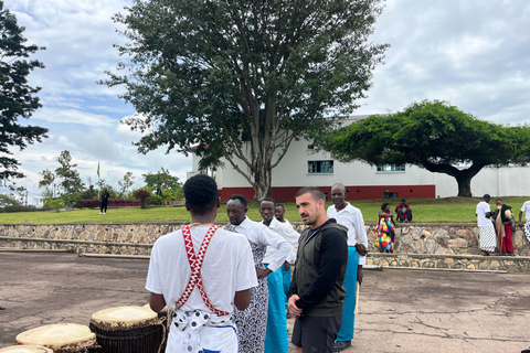Kigali: Tour cultural por el palacio real, el museo y el memorial.Kigali: Visita cultural al palacio real, el museo y el memorial