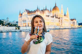 Budapest: paseo en barco nocturno con opciones de bebida