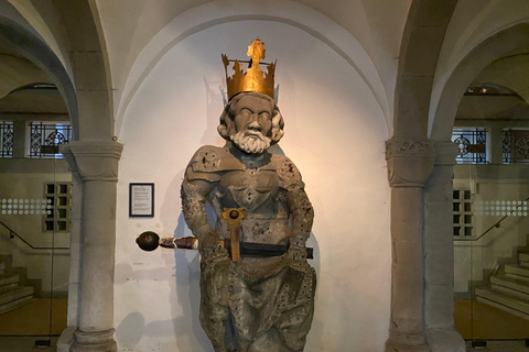 Zurich in the Mirror of the Past: Self-Guided Reading Tour Zurich in the Mirror of the Past: Self - Guided Reading Tour