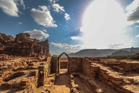 Descubra tumbas notáveis em Dadan e Jabal Ikmah