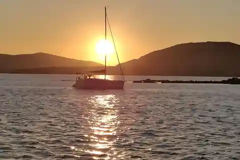Da Alghero: tramonto in barca a vela con aperitivo
