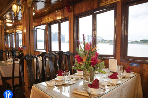 Diner tijdens cruise langs Saigon rivier en Sighseeing