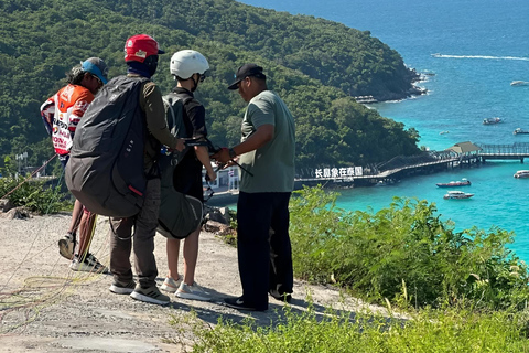 Pattaya Koh Larn Island: Tandem Paragliding Flight Trip Silver Tandem Paragliding Flight – 20 Minutes of Sky-High