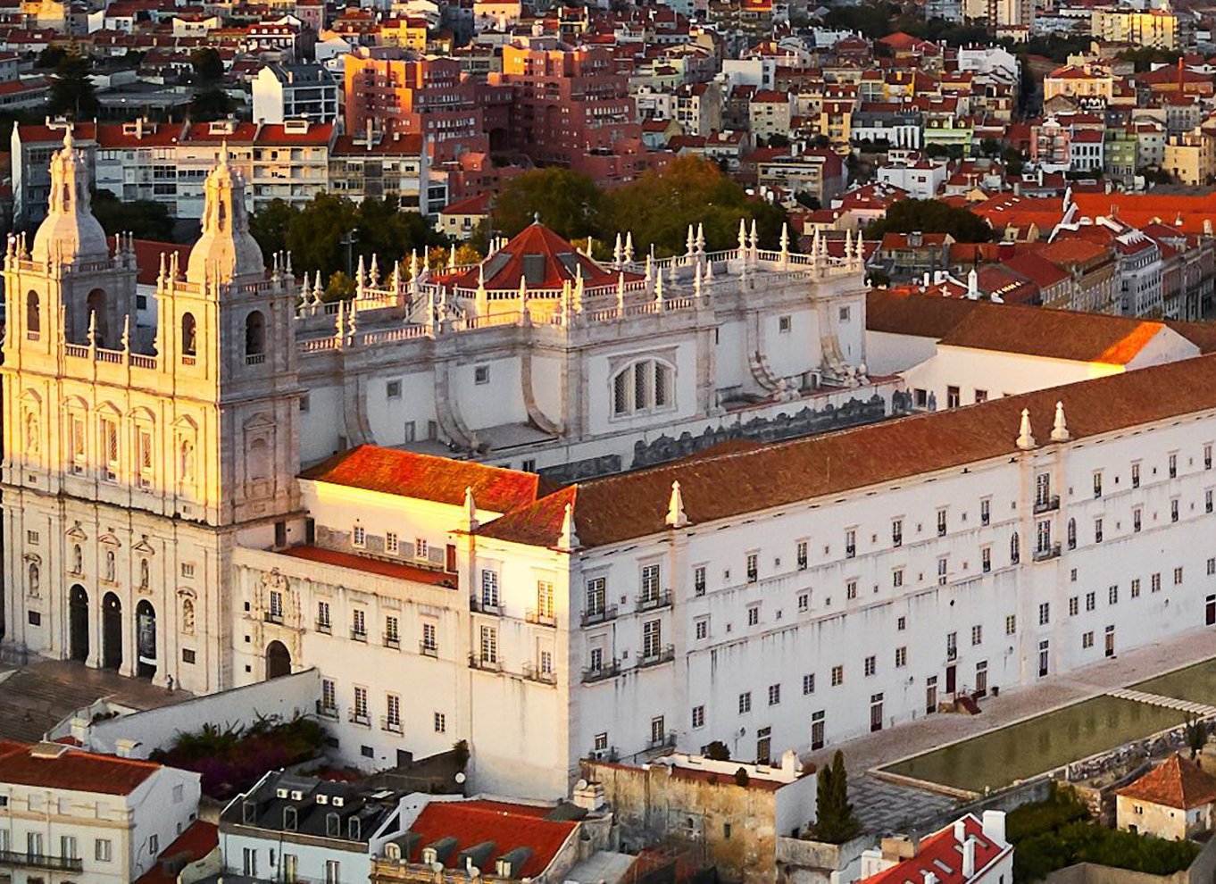 Lissabon: Privat sightseeingtur i en vintage tuk tuk