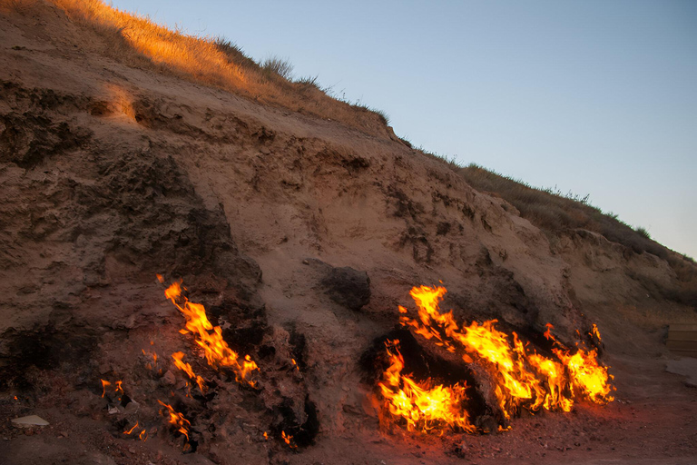 Baku: Gobustan & Absheron Tour with Fire Mountain Visit