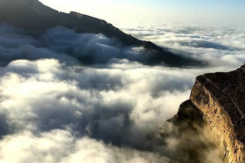 Muscat: Jebel Shams Balcony Walk & Wadi Nakhr Shared Tour