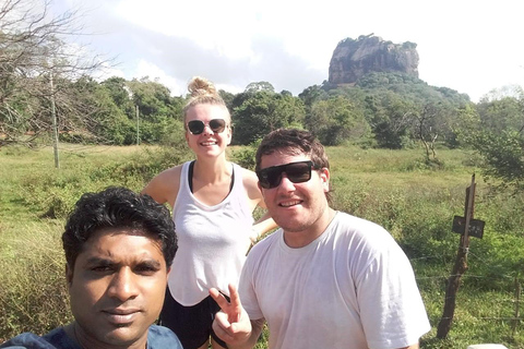 Desde Kandy Excursión de un día en Tuk Tuk por las rocas de Sigiriya y Pidurangala