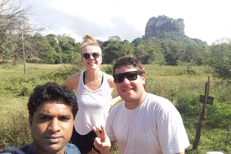 Från Kandy: Sigiriya och Pidurangala Rock Tuk Tuk dagstur