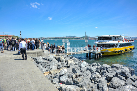 Istanbul: Bosphorus and Golden Horn Cruise with Audio Guide