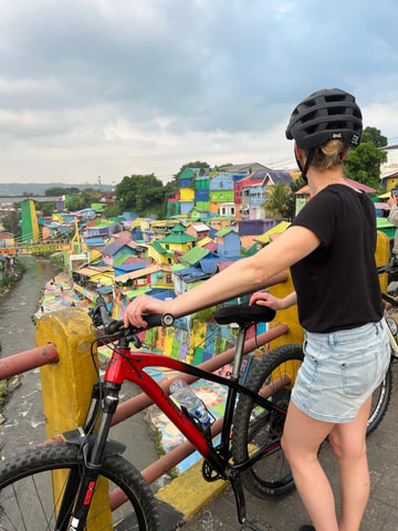 Malang: Guided City Cycling Tour