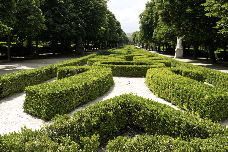 Madrid: Retiro Park Deluxe with Hidden Stories Small Group El Retiro Tour + Rum Tasting