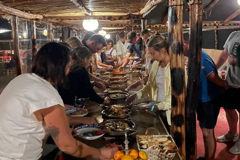 Cena magica e giro in cammello nel deserto di AgafaySpettacolo con cena magica e giro in cammello nel deserto di Agafay