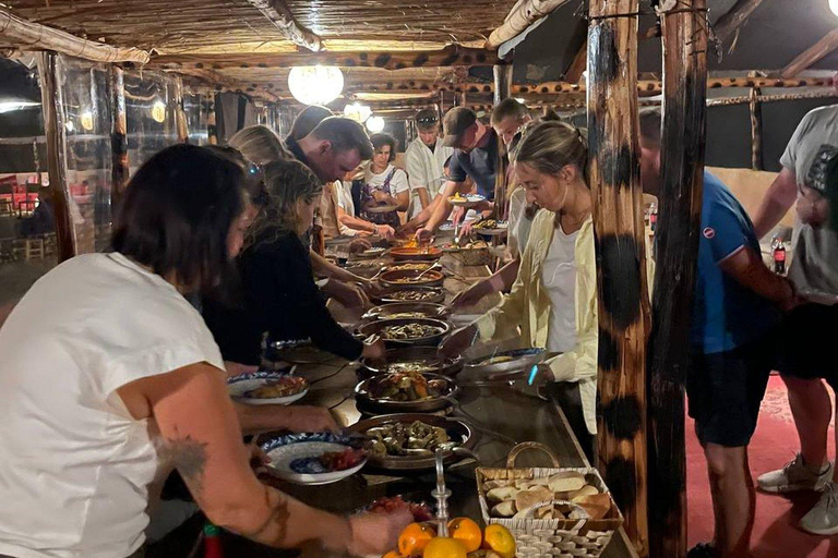 Cena-espectáculo mágica y paseo en camello por el desierto de Agafay