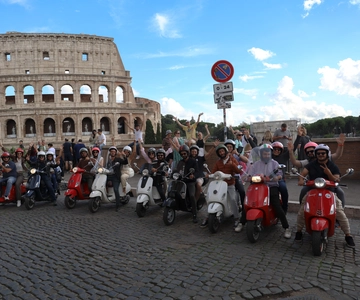 Vespa Rome Photography Tour by Local