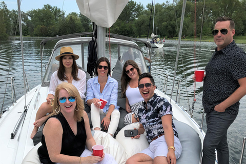 Toronto: Sailing Yacht Cruise of Toronto Harbor and Islands Shared 2-hour Day or Sunset Sailing Cruise