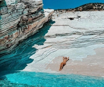 Saranda: Tour in barca delle baie nascoste e di Kroreza con snorkeling