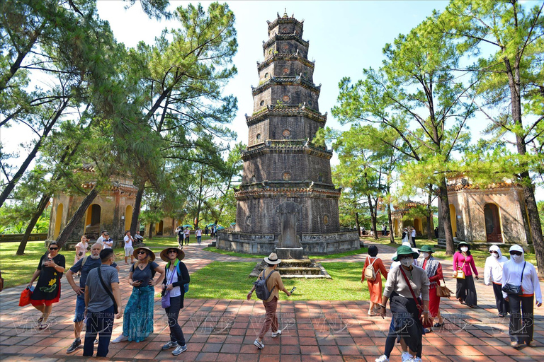 Tour en barco del dragón de Hue: Explora la Pagoda Thien Mu y las Tumbas Reales