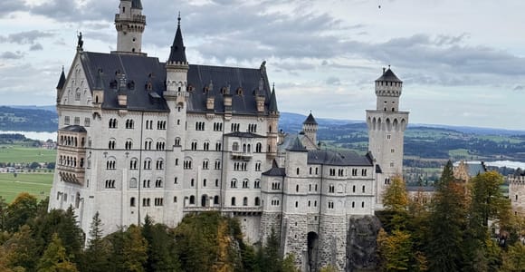 From Munich: Neuschwanstein Castle Tour & Pretzel Workshop