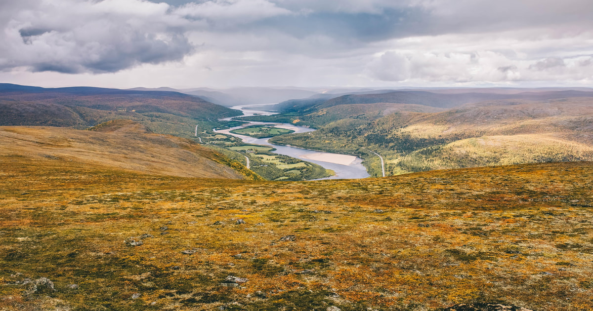 Utsjoki: Guidad vandring till närliggande fjäll | GetYourGuide