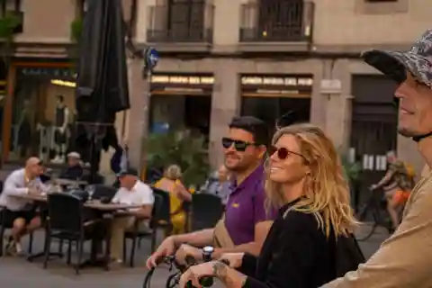 Barcelona: Gaudí Masterpieces & Hidden Gems E-Bike Tour