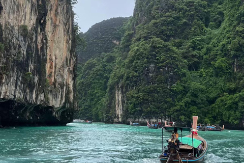 Au départ de PHI PHI - 7 îles à bord d&#039;un bateau à longue queue