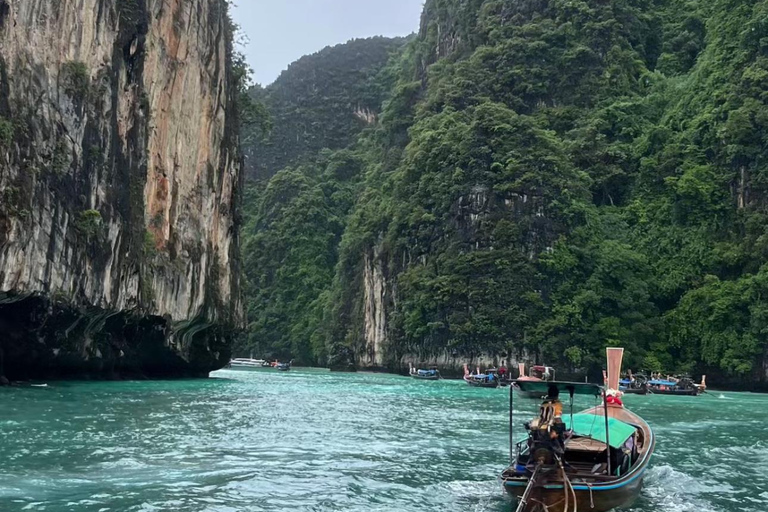 Au départ de PHI PHI - 7 îles à bord d&#039;un bateau à longue queue