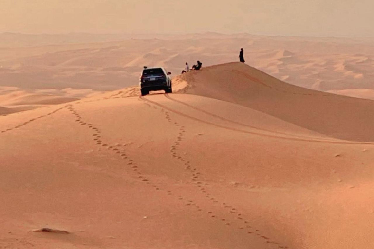 Riyadh: Red Sands Dunes Tour with Camel Ride & Snacks