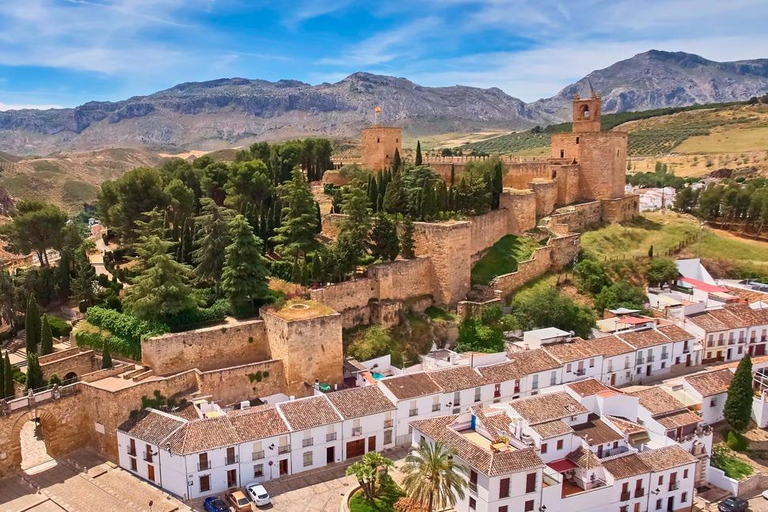 Von Malaga aus: Caminito del Rey &amp; Antequera: Dolmen, Alcazaba und freie ZeitCaminito del Rey und Antequera mit geführter Besichtigung der Alcazaba ab Malaga Zentrum