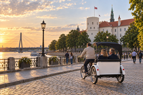 Riga: Private Old Town Highlights by Cycle Rickshaw ride