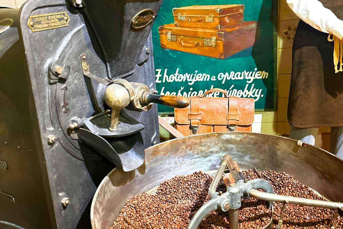 3h Jewish Tour: Synagogue, Castle, Gingerbread & Snaps