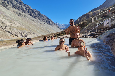Aventure dans les Andes : Circuit Cajon del Maipo + Termas ColinasAventure dans les Andes : Tour Cajon del Maipo + Termas Colinas