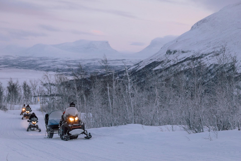 Abisko/Björkliden: Panorama Snowmobile Tour with Snacks