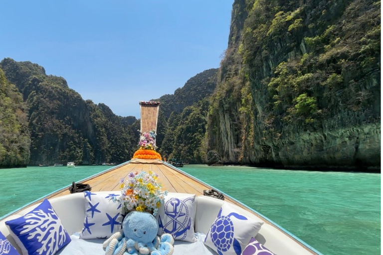 Phi Phi Islands: Shark Snorkeling Phi Phi Islands: PRIVATE VIP Shark Snorkeling - 4h