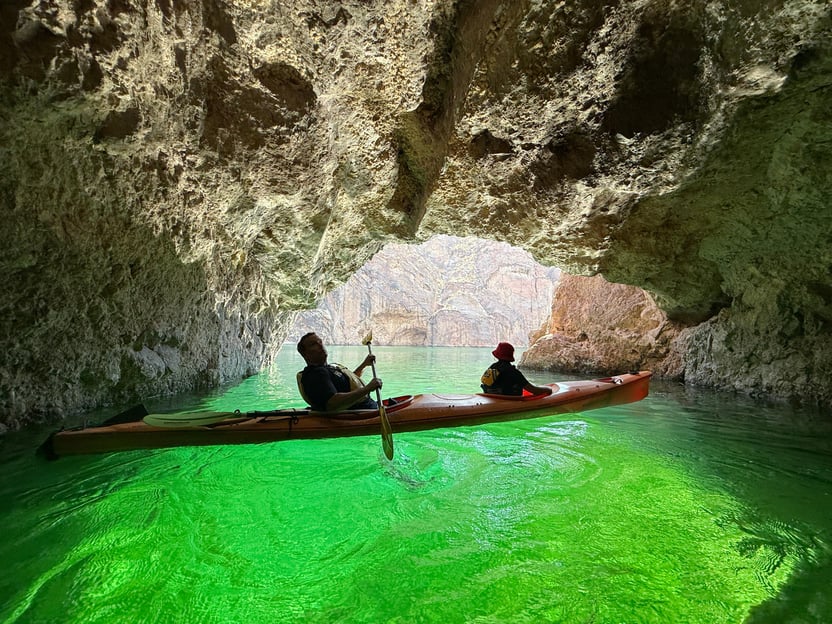 Las Vegas: Emerald Cave – vezetett kajaktúra – saját hajózás