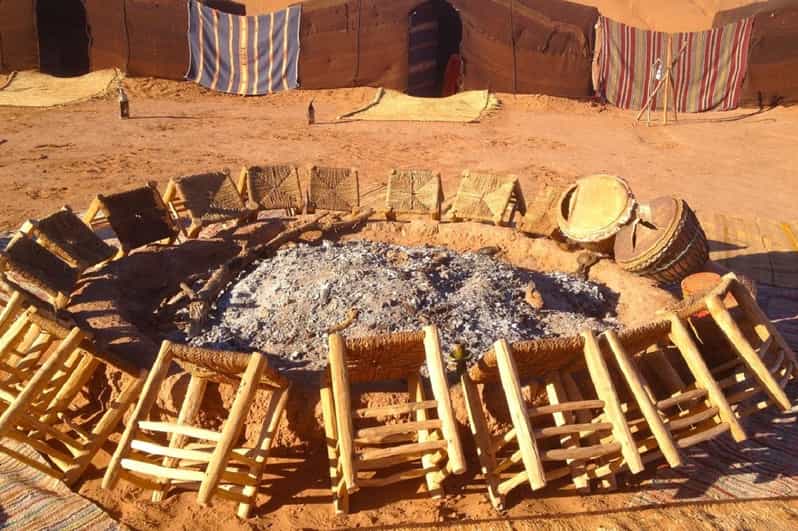 Au départ de Marrakech : Circuit de 2 jours dans le désert de Zagora et les montagnes de l'Atlas - dromadaire
