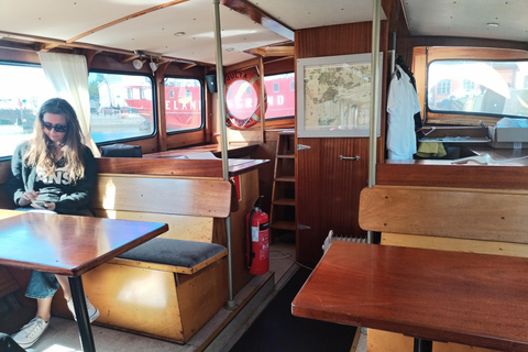 Helsinki: Cute Island Coffee Shop Visit with Lunch & Ferry