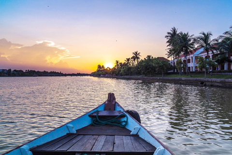 Wschód słońca nad rzeką Hoai w Hoi An