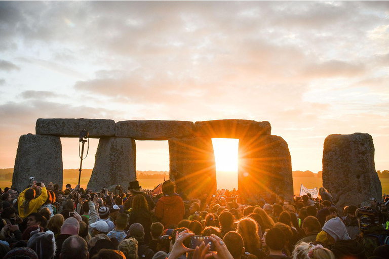 From London: Stonehenge Summer Solstice Sunrise Tour
