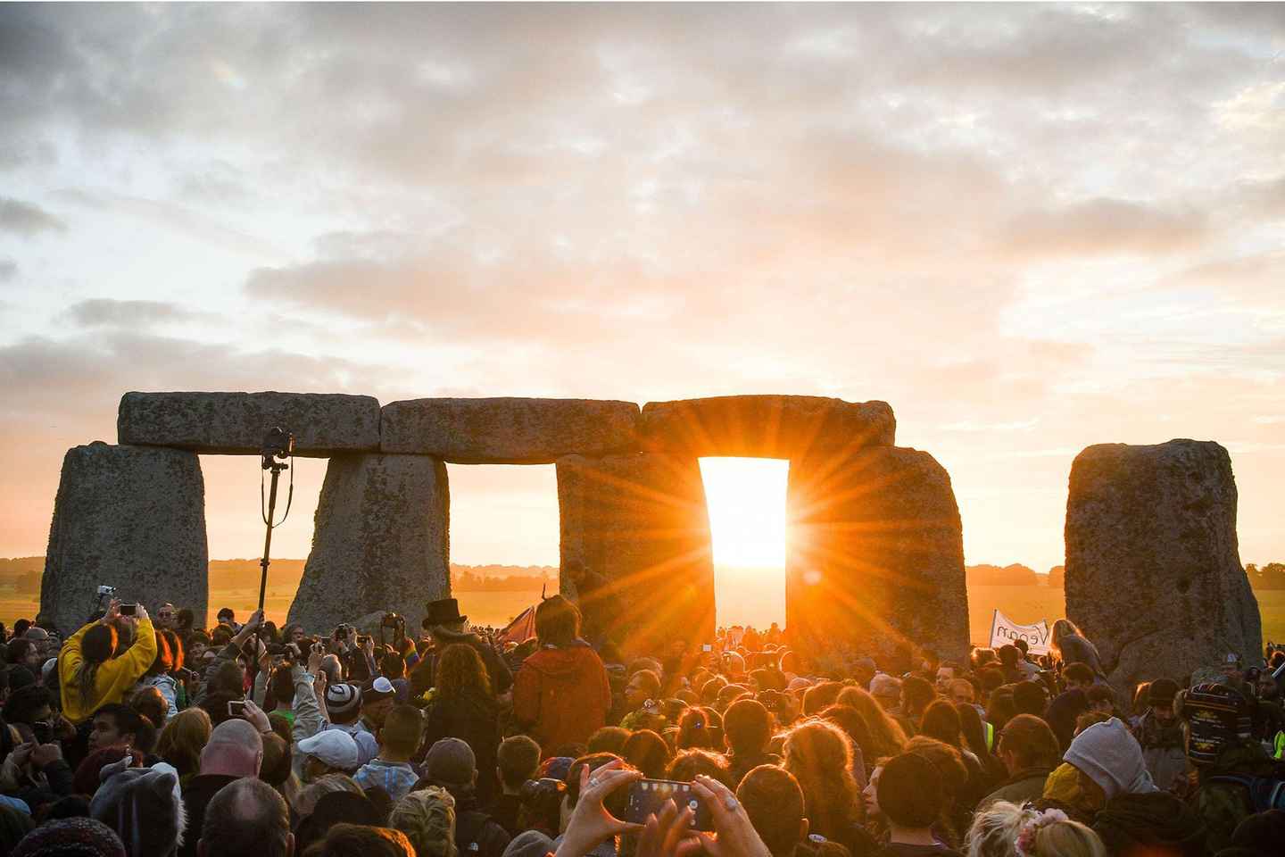From London: Stonehenge Solstice Celebration Tour