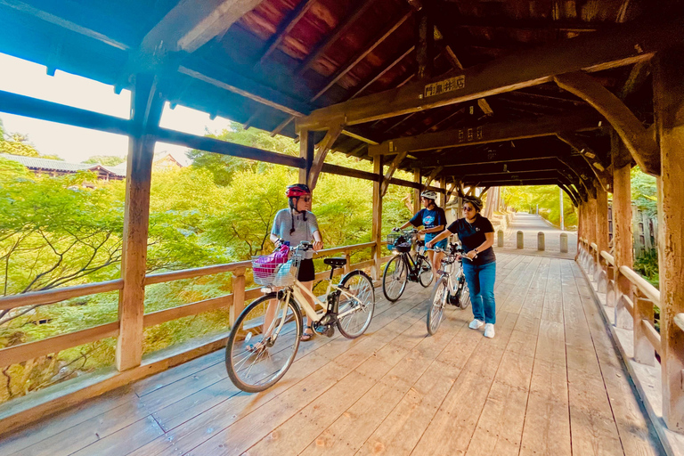 Kioto: Excursión en E-Bike con el Santuario de Fushimi Inari y Tofukuji ...