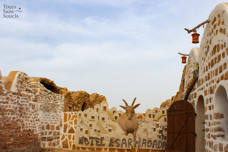 Djerba: Ksar Ghilane e barco pirata – 2 dias de aventura e descobertaDjerba: Ksar Ghilane e Barco Pirata – 2 dias de aventura e descoberta