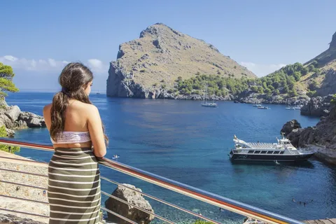 Buss-, spårvagns-, tåg- och båttur på Mallorca med polsk guide