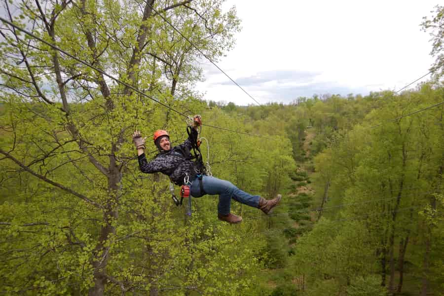 Moundsville: Wild Zipline Tour (4 Ziplines & Skybridge). Foto: GetYourGuide