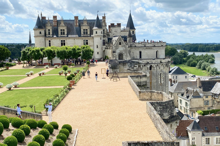 3 châteaux de la Loire en direct Petit groupe guidé en minibus Mercedes